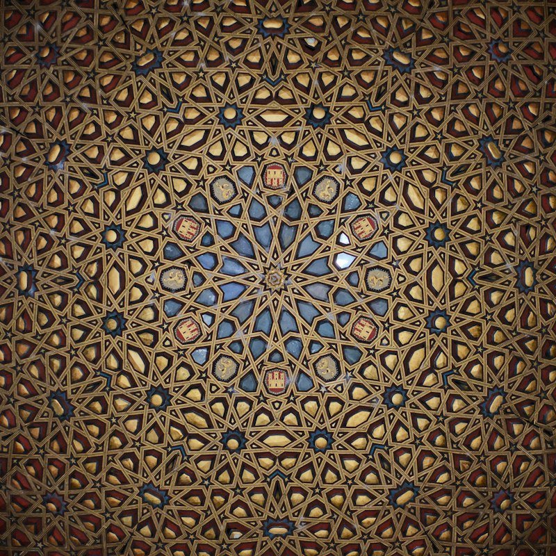 Motif géométrique en bois de style mauresque